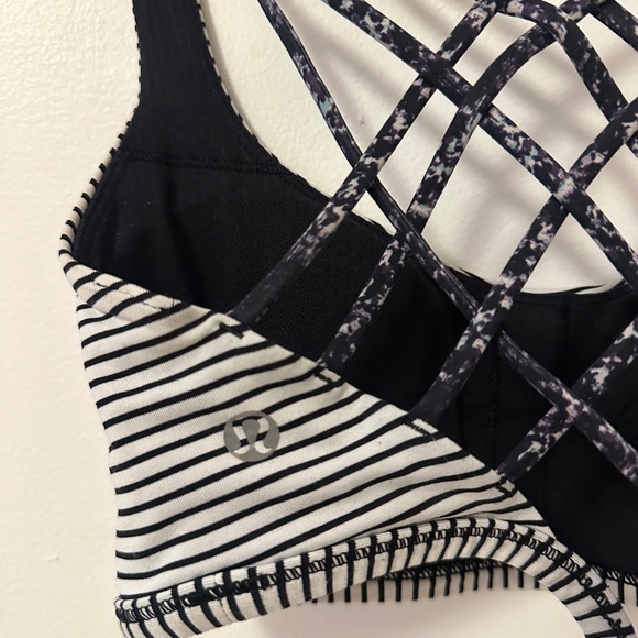 Lululemon Free To Be Bra (Wild) Sports Bra in Black and White Stripe | Size 6 - Picture 4 of 6